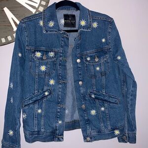 Bagatelle embroidered daisies denim jean jacket size small